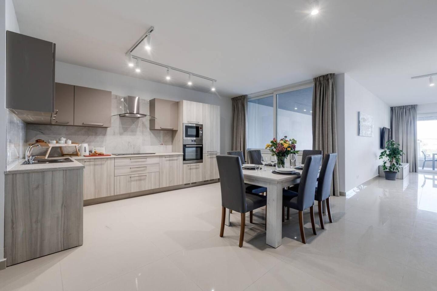9Ten11 Seafront By Homely Mellieha Exterior foto
