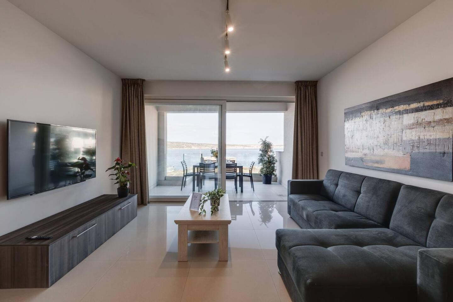 9Ten11 Seafront By Homely Mellieha Exterior foto