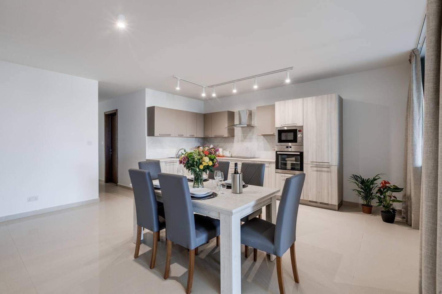 9Ten11 Seafront By Homely Mellieha Exterior foto
