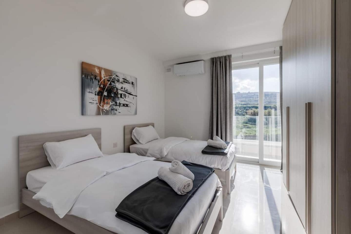 9Ten11 Seafront By Homely Mellieha Exterior foto