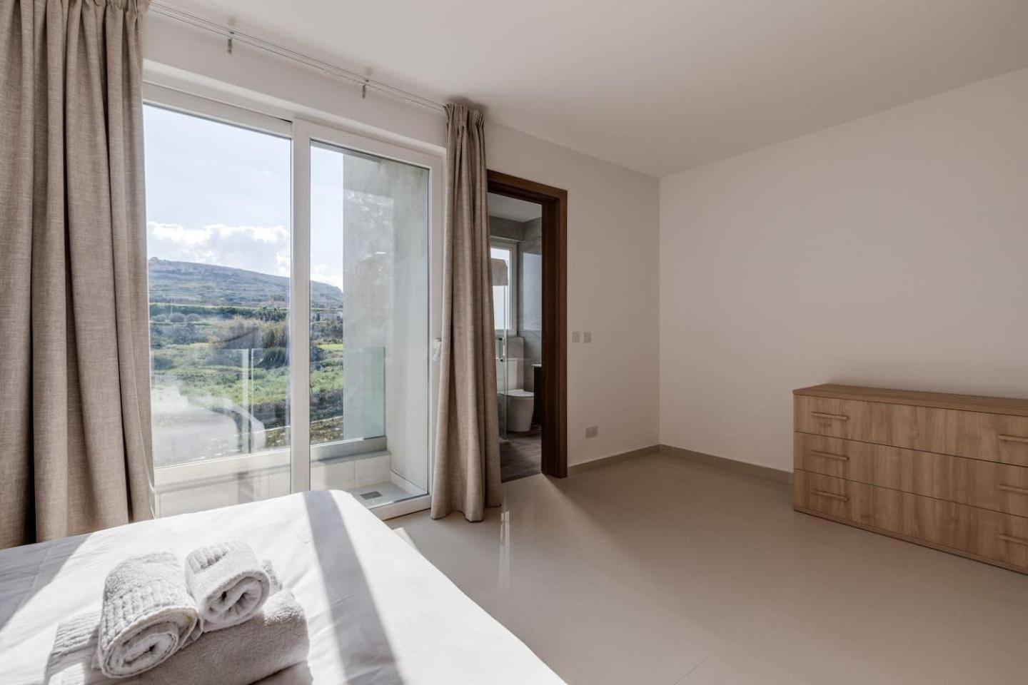 9Ten11 Seafront By Homely Mellieha Exterior foto