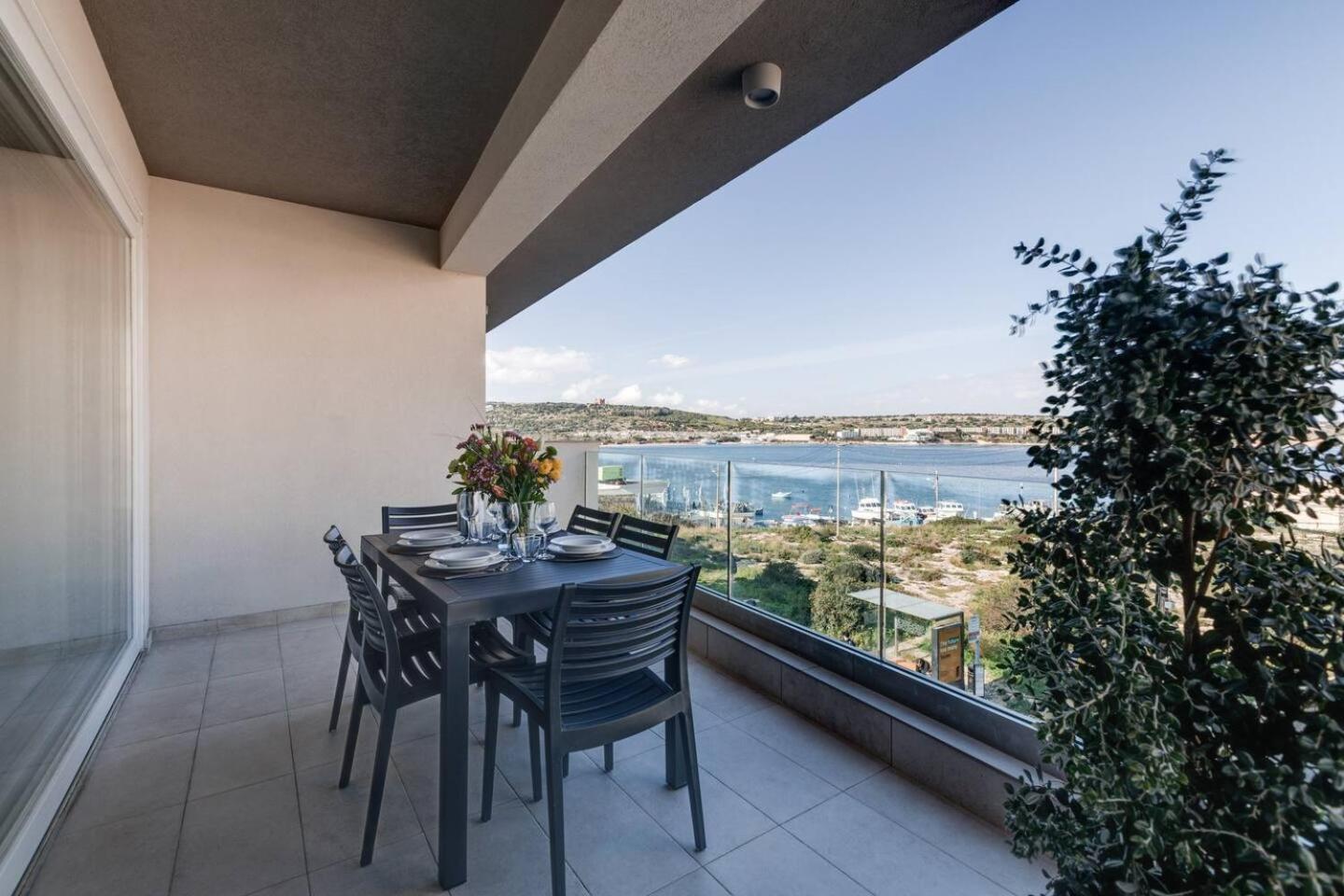 9Ten11 Seafront By Homely Mellieha Exterior foto