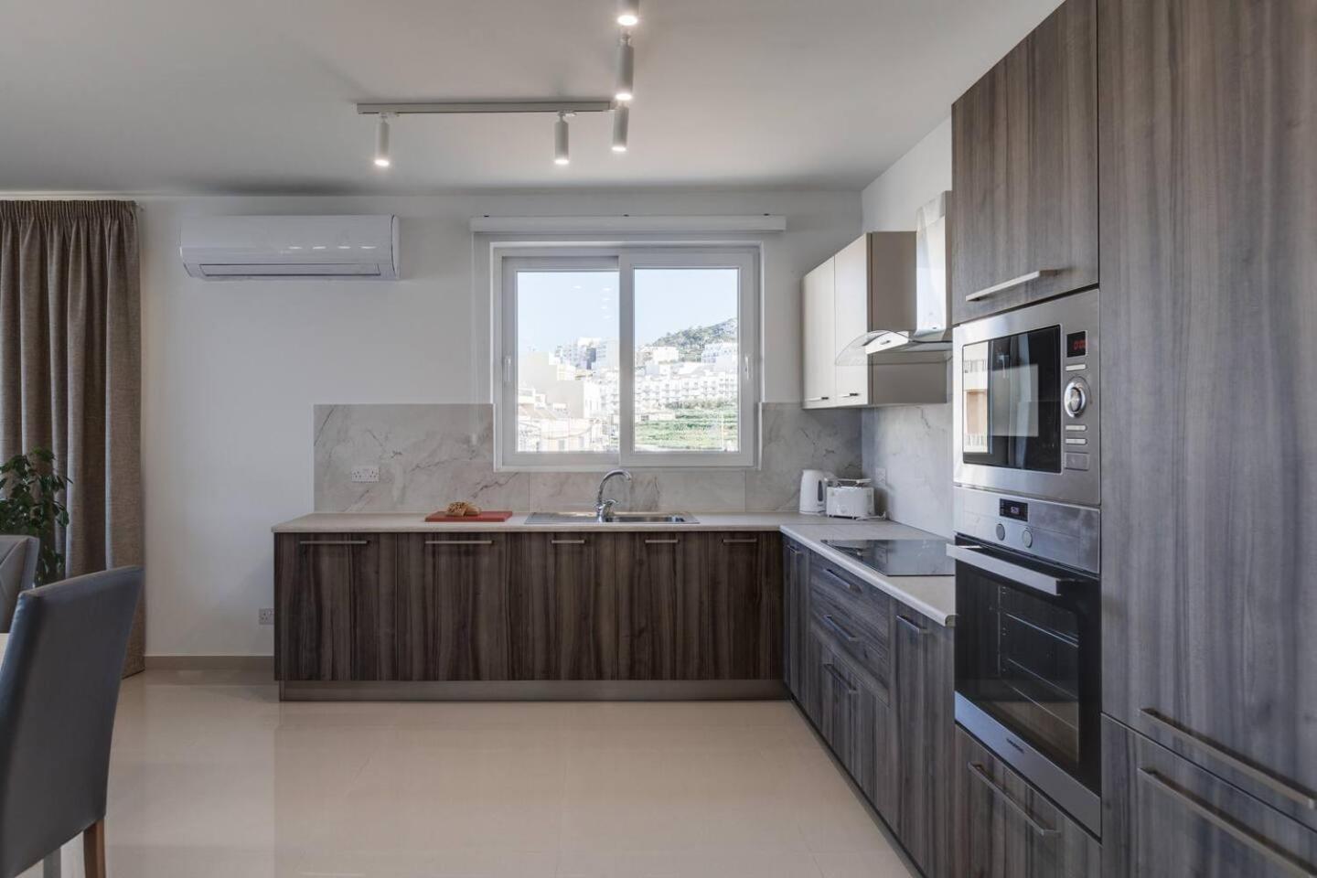 9Ten11 Seafront By Homely Mellieha Exterior foto