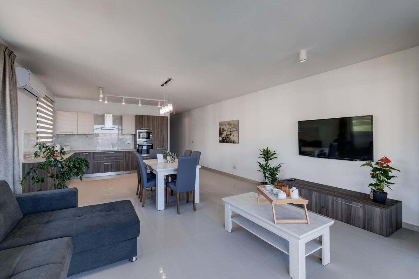 9Ten11 Seafront By Homely Mellieha Exterior foto