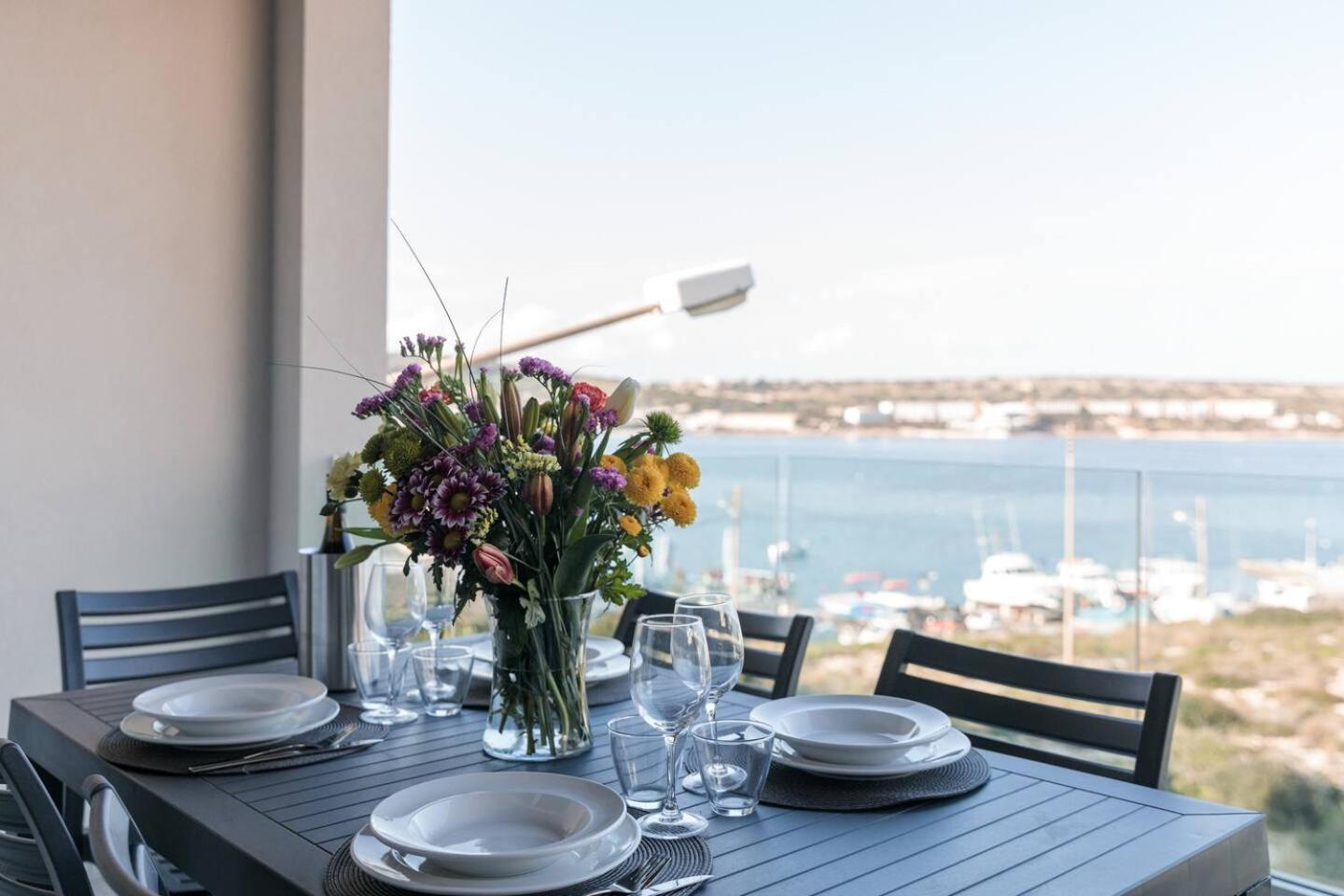 9Ten11 Seafront By Homely Mellieha Exterior foto