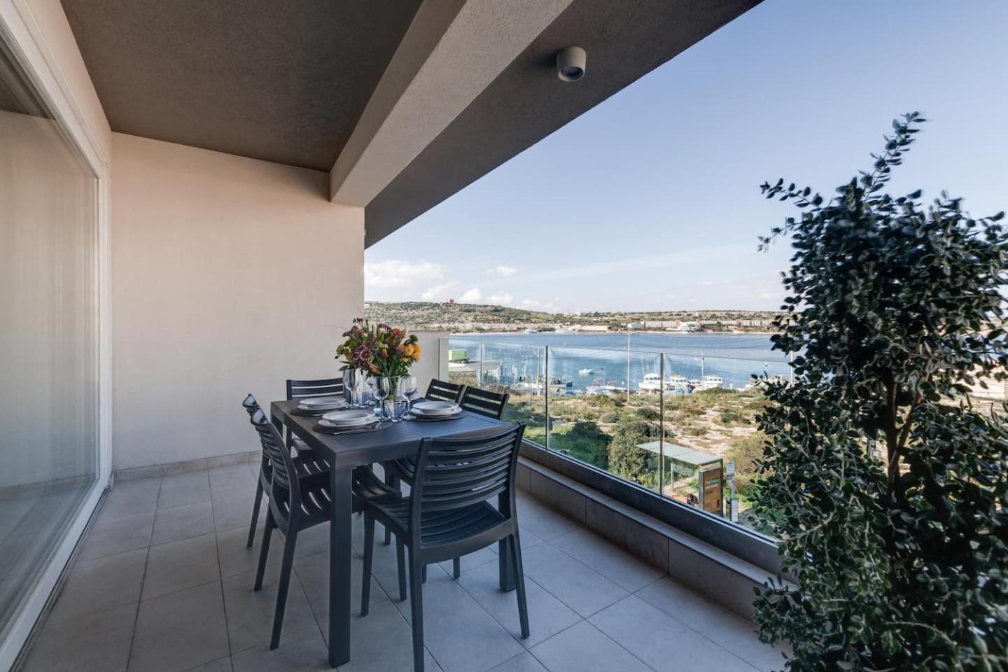 9Ten11 Seafront By Homely Mellieha Exterior foto